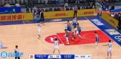 連續吃癟！克里斯先是籃下被李炎哲大帽&又被李炎哲生斷